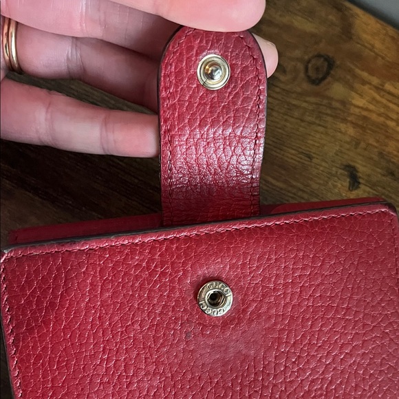 Gucci Crimson Leather Wallet with Gold Emblem - Picture 3 of 16